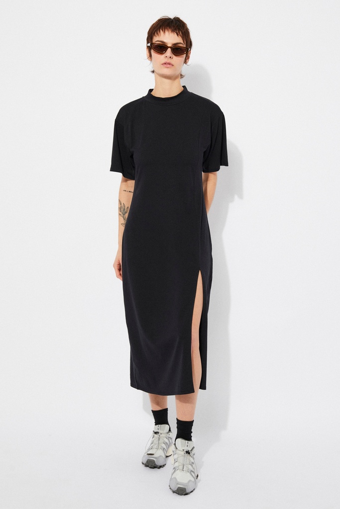 https://hotakaexchange.blob.core.windows.net/odoo/SS25%20TIMELESS%20LOW-WEB/251001-VE_Black_Dress_BRENDA_SS25_2.jpg