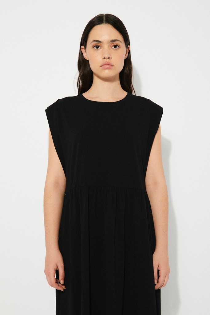 https://hotakaexchange.blob.core.windows.net/odoo/SS25%20TIMELESS%20LOW-WEB/251002-VE_Black_Dress_TULULA_SS25_2.jpg