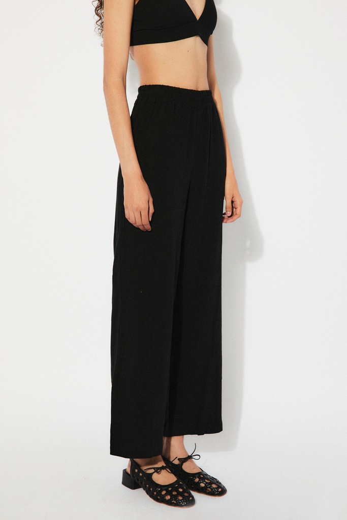 https://hotakaexchange.blob.core.windows.net/odoo/SS25%20TIMELESS%20LOW-WEB/251919-PA_Black_Pants_TABITA_SS25_2.jpg