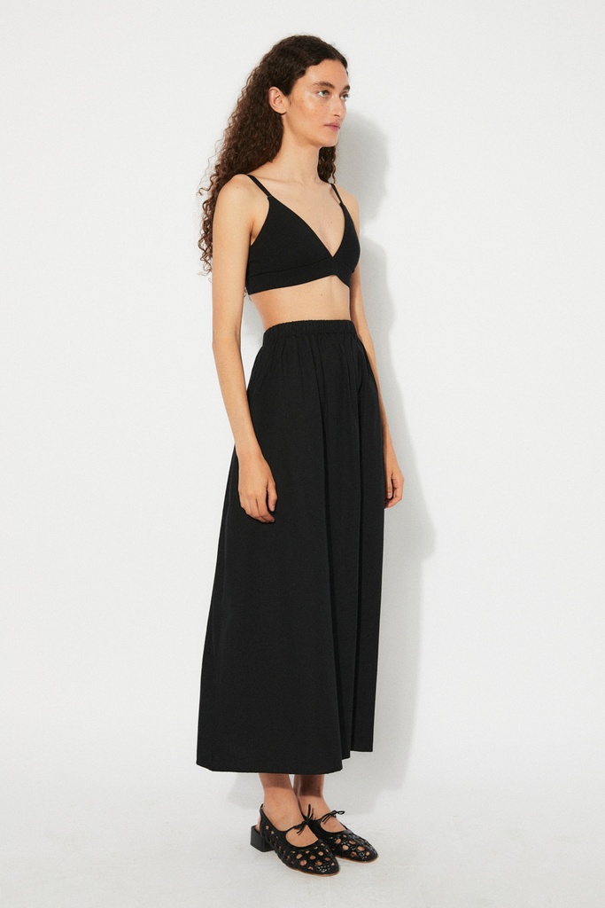 https://hotakaexchange.blob.core.windows.net/odoo/SS25%20TIMELESS%20LOW-WEB/252213-FA_Black_Skirt_FISHER_SS25_2.jpg