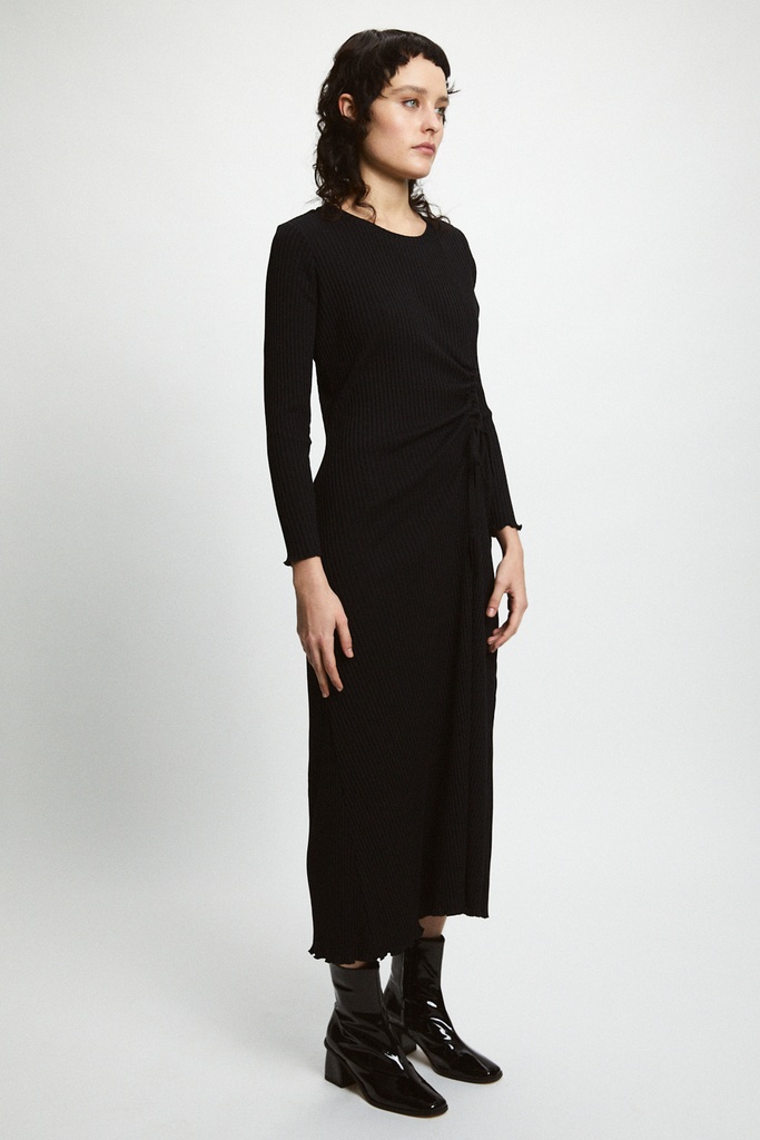 https://hotakaexchange.blob.core.windows.net/odoo/SS25%20TIMELESS%20LOW-WEB/252248-VE_Black_Dress_EVANS_SS25_2.jpg
