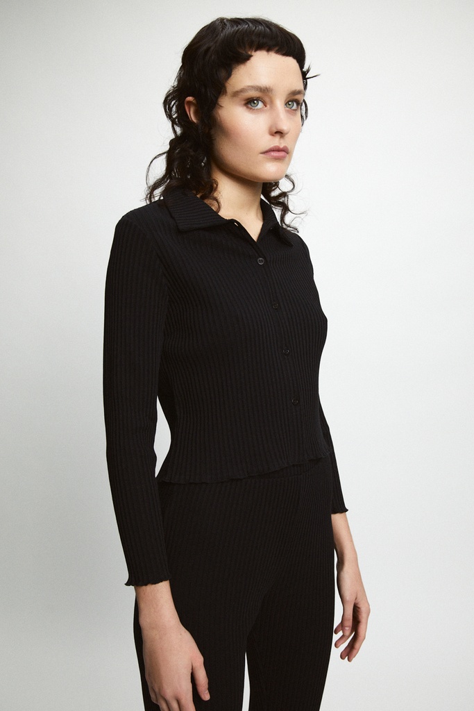 https://hotakaexchange.blob.core.windows.net/odoo/SS25%20TIMELESS%20LOW-WEB/252249-TO_Black_Shirt_PIKE_SS25_2.jpg
