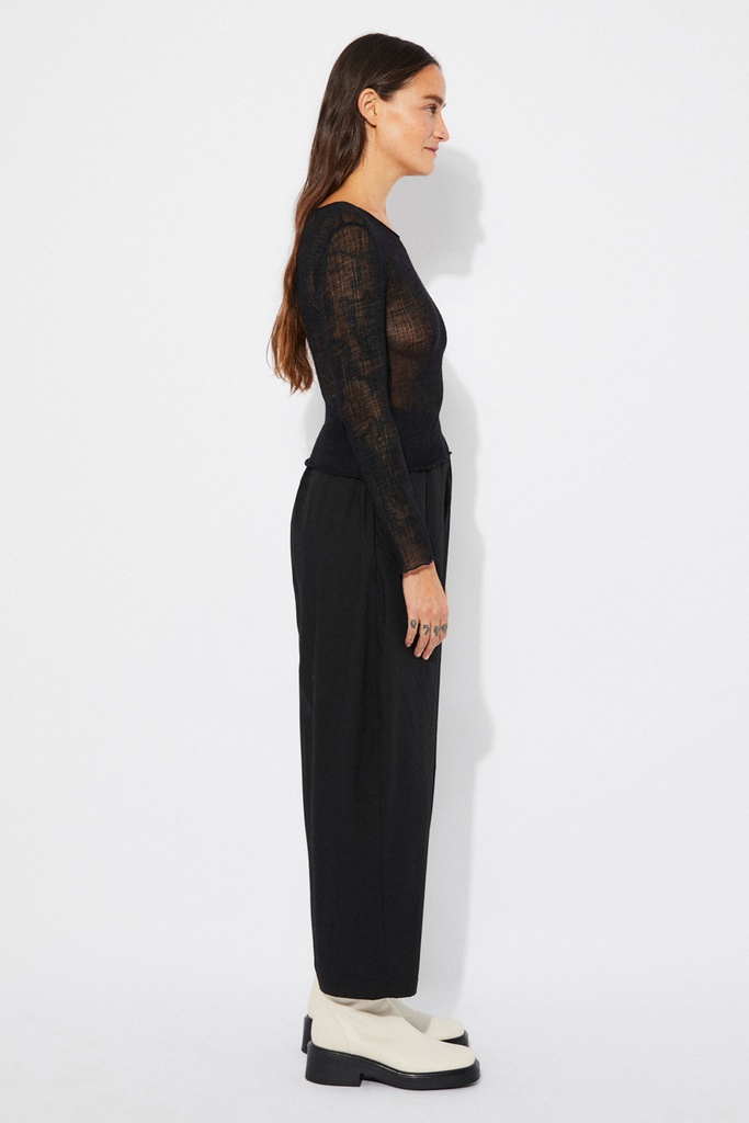 https://hotakaexchange.blob.core.windows.net/odoo/SS25%20TIMELESS%20LOW-WEB/252394-PA_Black_Pants_TURIN_SS25_2.jpg