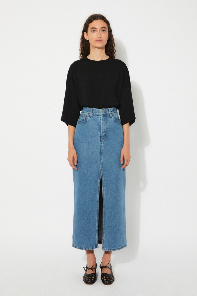 https://hotakaexchange.blob.core.windows.net/odoo/SS25%20TIMELESS%20LOW-WEB/252433-FA_Denim_Skirt_MOLIERE_SS25_2.jpg