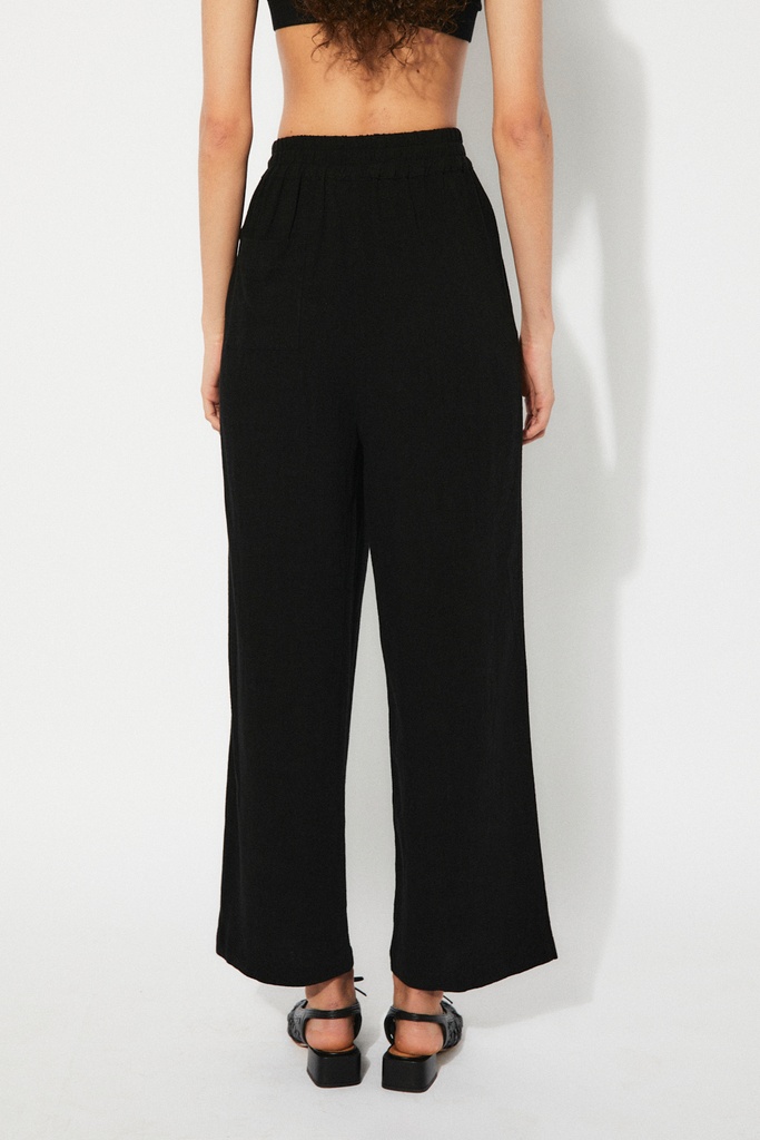 https://hotakaexchange.blob.core.windows.net/odoo/SS25%20TIMELESS%20LOW-WEB/251919-PA_Black_Pants_TABITA_SS25_3.jpg