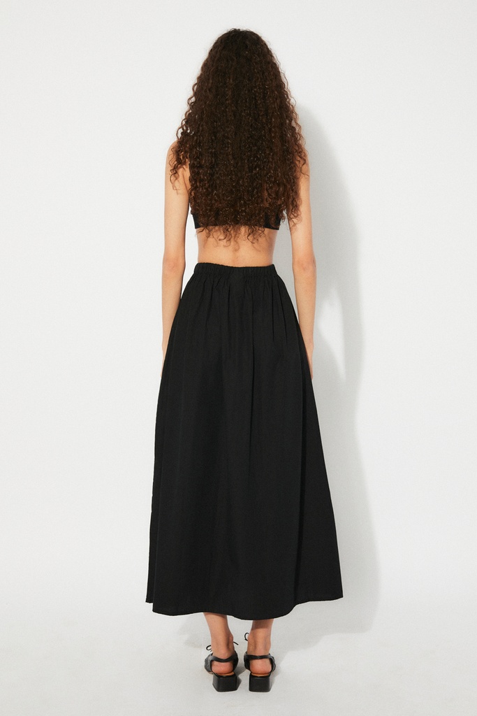 https://hotakaexchange.blob.core.windows.net/odoo/SS25%20TIMELESS%20LOW-WEB/252213-FA_Black_Skirt_FISHER_SS25_3.jpg