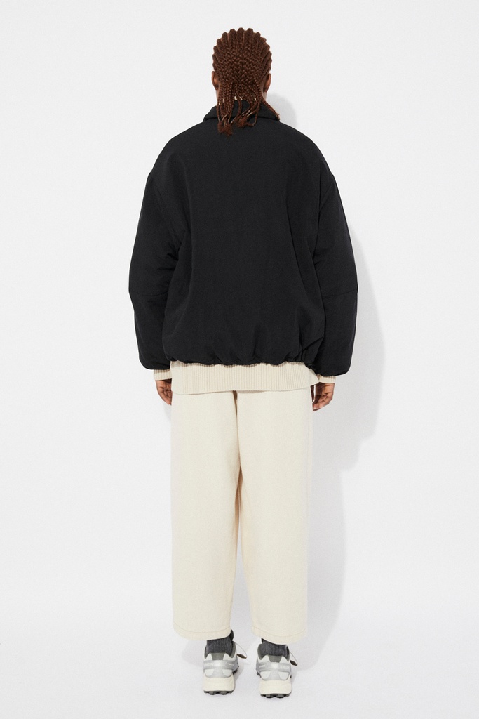 https://hotakaexchange.blob.core.windows.net/odoo/SS25%20TIMELESS%20LOW-WEB/252239-AB_Black_Jacket_PICEA_SS25_3.jpg