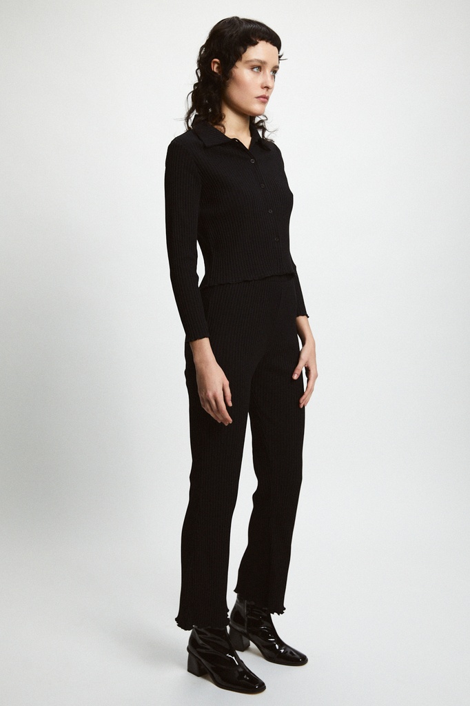 https://hotakaexchange.blob.core.windows.net/odoo/SS25%20TIMELESS%20LOW-WEB/252249-TO_Black_Shirt_PIKE_SS25_3.jpg