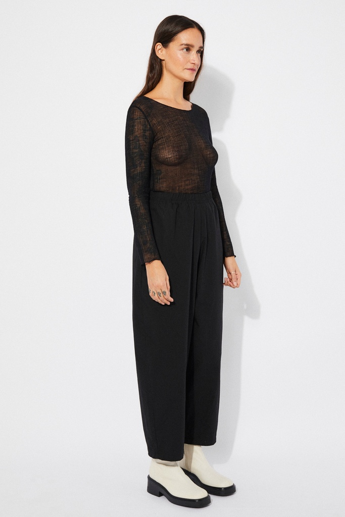 https://hotakaexchange.blob.core.windows.net/odoo/SS25%20TIMELESS%20LOW-WEB/252394-PA_Black_Pants_TURIN_SS25_3.jpg
