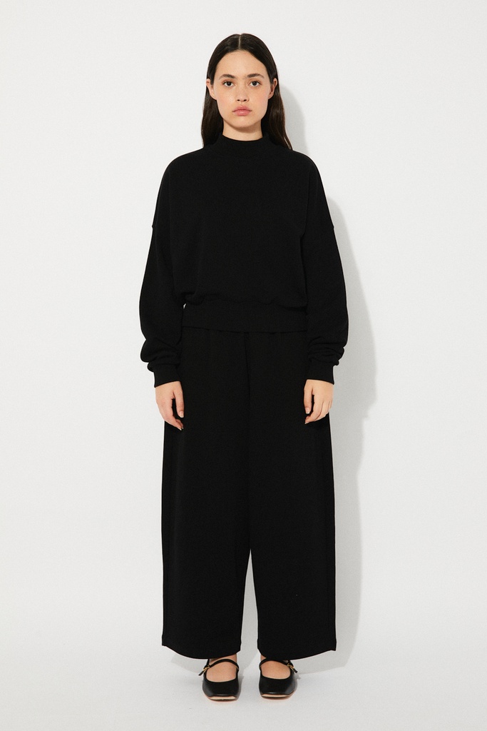 https://hotakaexchange.blob.core.windows.net/odoo/SS25%20TIMELESS%20LOW-WEB/25TC2021-SU_Black_Sweatshirt_PIA_SS25_3.jpg