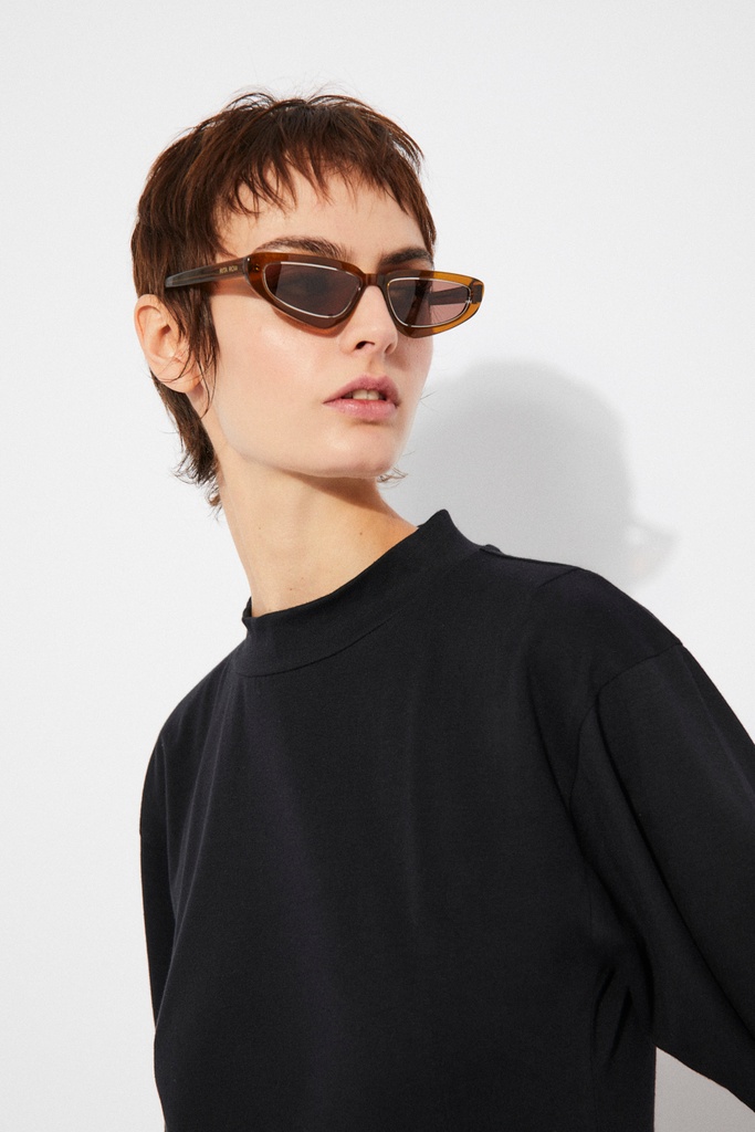 https://hotakaexchange.blob.core.windows.net/odoo/SS25%20TIMELESS%20LOW-WEB/251001-VE_Black_Dress_BRENDA_SS25_4.jpg
