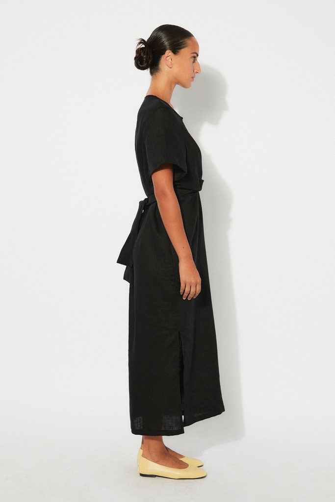 https://hotakaexchange.blob.core.windows.net/odoo/SS25%20TIMELESS%20LOW-WEB/251939-VE_Black_Dress_SUSANA_SS25_4(1).jpg