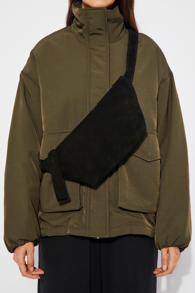 https://hotakaexchange.blob.core.windows.net/odoo/SS25%20TIMELESS%20LOW-WEB/252074-CO_Black_Bag_ANDREAS_SS25_4.jpg