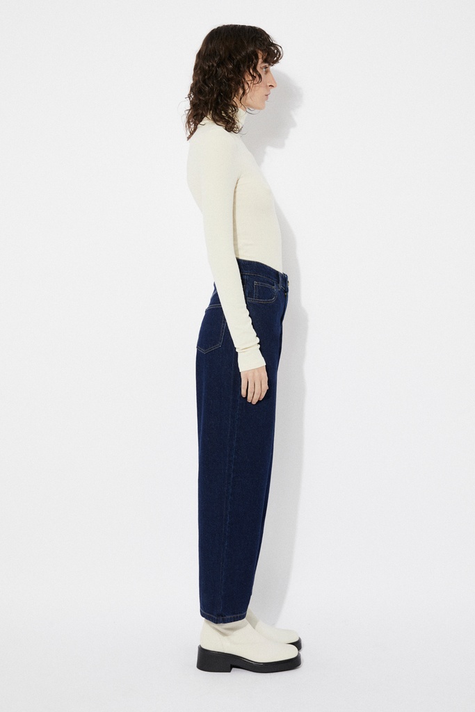 https://hotakaexchange.blob.core.windows.net/odoo/SS25%20TIMELESS%20LOW-WEB/252204-PA_Dark Denim_Pants_ALLISON_SS25_4.jpg