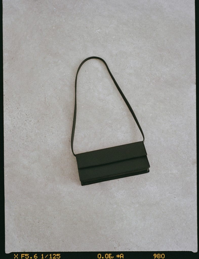 https://hotakaexchange.blob.core.windows.net/odoo/SS25%20TIMELESS%20LOW-WEB/252458-CO_Black_Bag_CURTIZ_SS25_4.jpg