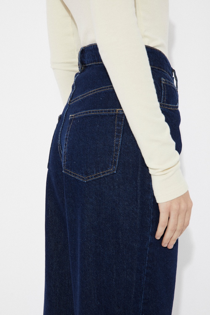 https://hotakaexchange.blob.core.windows.net/odoo/SS25%20TIMELESS%20LOW-WEB/252204-PA_Dark Denim_Pants_ALLISON_SS25_5.jpg