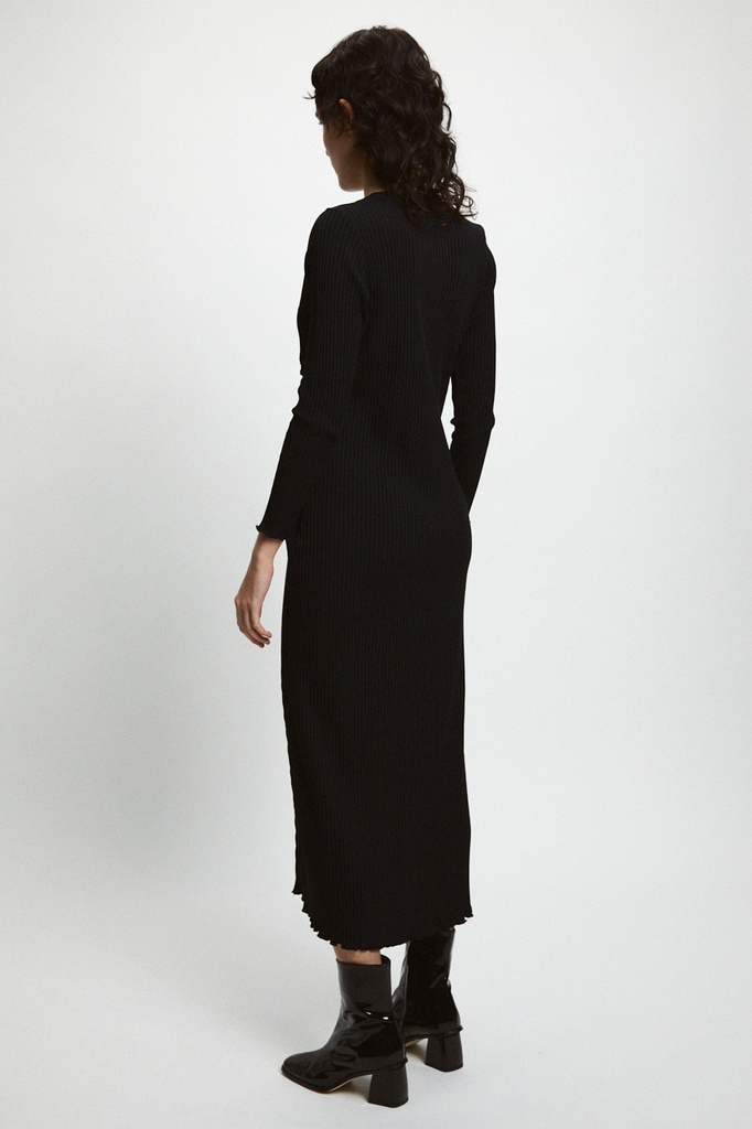 https://hotakaexchange.blob.core.windows.net/odoo/SS25%20TIMELESS%20LOW-WEB/252248-VE_Black_Dress_EVANS_SS25_5.jpg