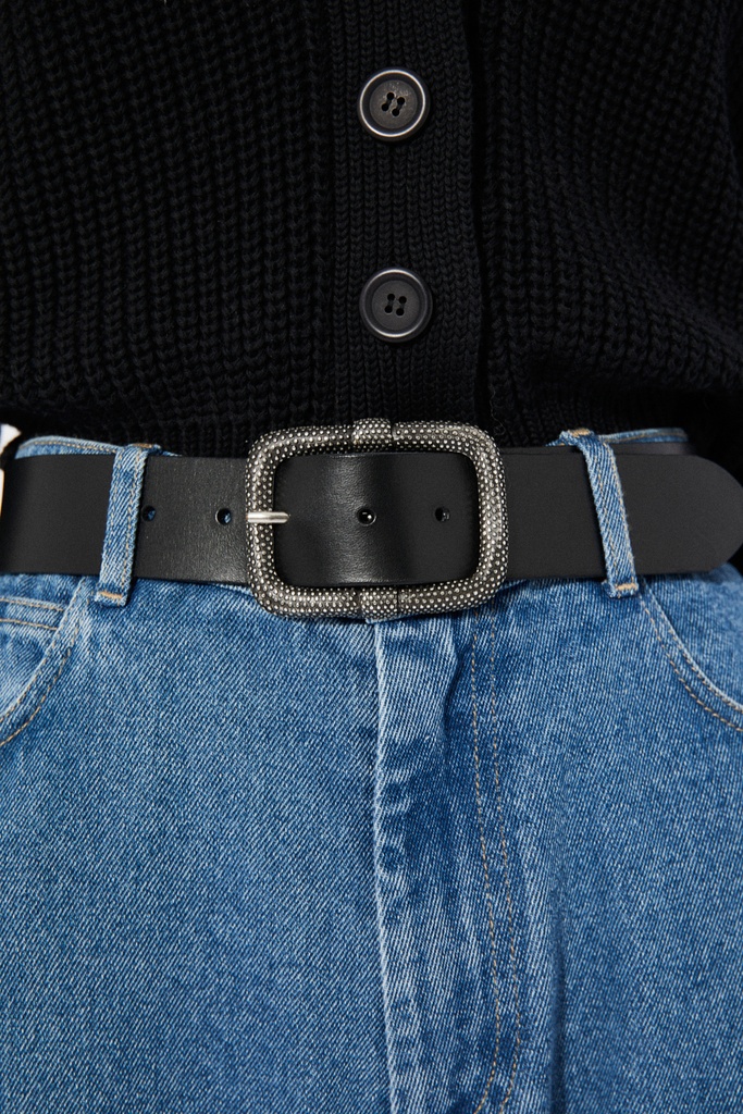 https://hotakaexchange.blob.core.windows.net/odoo/SS25%20TIMELESS%20LOW-WEB/252308-PA_Light Denim_Pants_LUCE_SS25_5.jpg