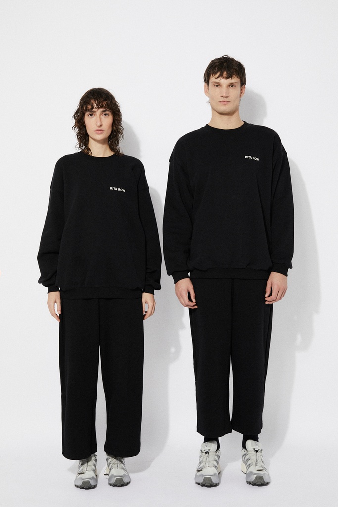 https://hotakaexchange.blob.core.windows.net/odoo/SS25%20TIMELESS%20LOW-WEB/25TC2001-SU_Black_Sweatshirt_LUCAS_SS25_5.jpg