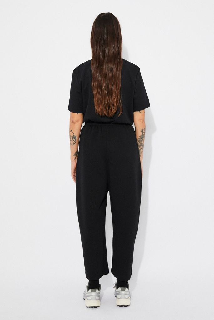 https://hotakaexchange.blob.core.windows.net/odoo/SS25%20TIMELESS%20LOW-WEB/25TC2024-PA_Black_Pants_WANDA_SS25_5.jpg