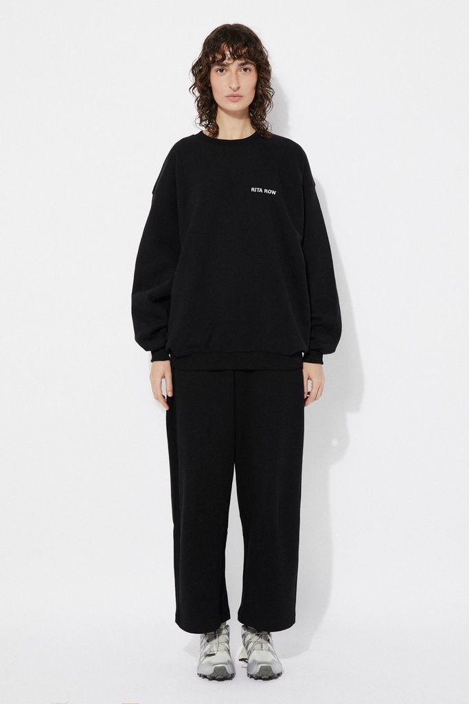 https://hotakaexchange.blob.core.windows.net/odoo/SS25%20TIMELESS%20LOW-WEB/25TC2001-SU_Black_Sweatshirt_LUCAS_SS25_6.jpg