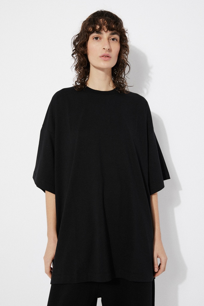 https://hotakaexchange.blob.core.windows.net/odoo/SS25%20TIMELESS%20LOW-WEB/25TC2028-CA_Black_Shirt_AVA_SS25_6.jpg