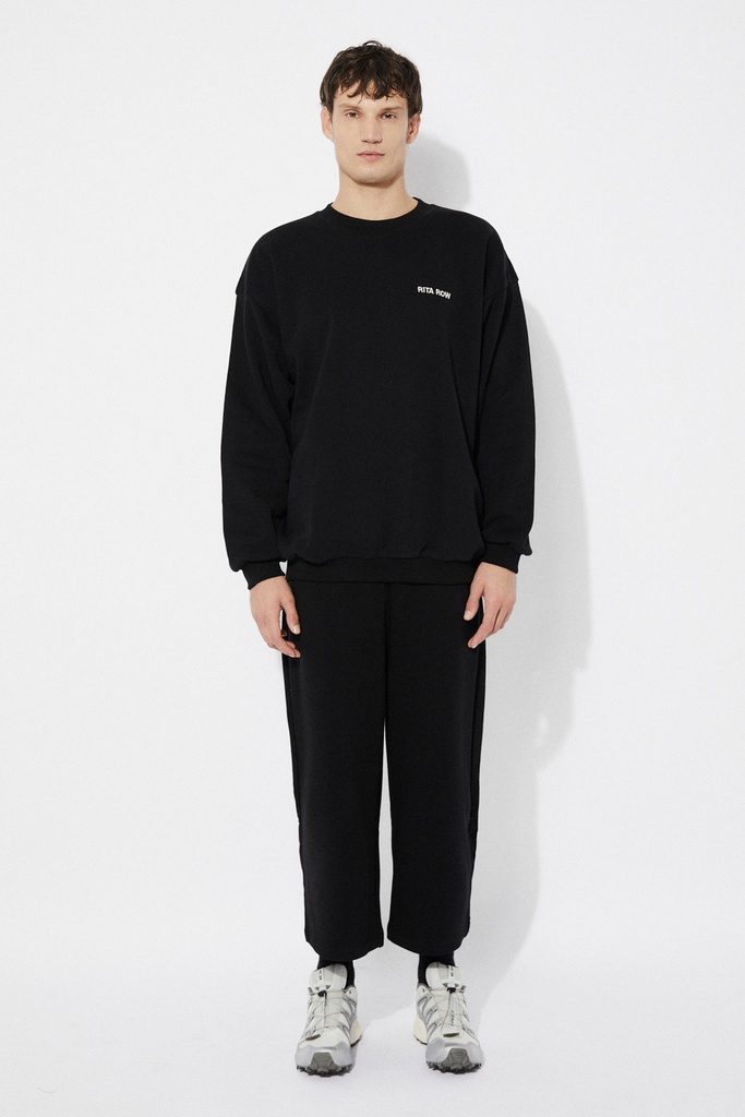 https://hotakaexchange.blob.core.windows.net/odoo/SS25%20TIMELESS%20LOW-WEB/25TC2001-SU_Black_Sweatshirt_LUCAS_SS25_7.jpg