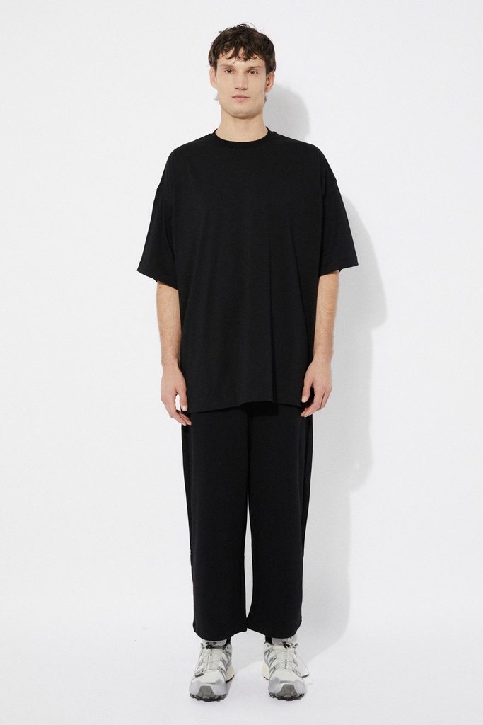 https://hotakaexchange.blob.core.windows.net/odoo/SS25%20TIMELESS%20LOW-WEB/25TC2028-CA_Black_Shirt_AVA_SS25_9.jpg