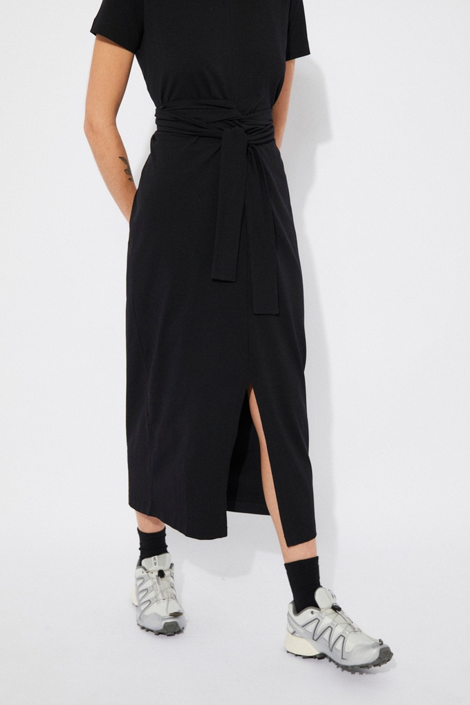 https://hotakaexchange.blob.core.windows.net/odoo/SS25%20TIMELESS%20LOW-WEB/251939-VE_Black_Dress_SUSANA_SS25_6.jpg