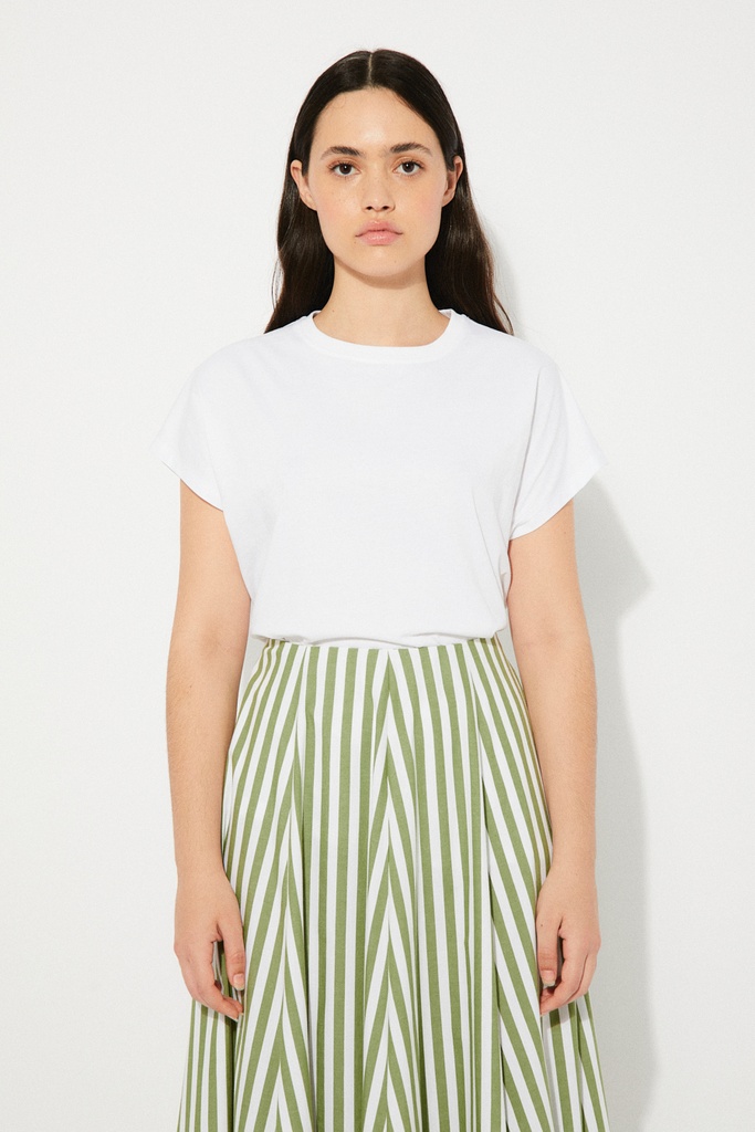 https://hotakaexchange.blob.core.windows.net/odoo/SS25%20LOW_WEB/2503-CA_White_T-shirt_LLIRI_SS25_1.jpg