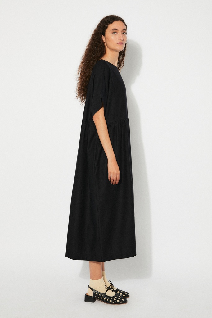 https://hotakaexchange.blob.core.windows.net/odoo/SS25%20LOW_WEB/2506-VE_Black_Dress_LUSTRE_SS25_2.jpg
