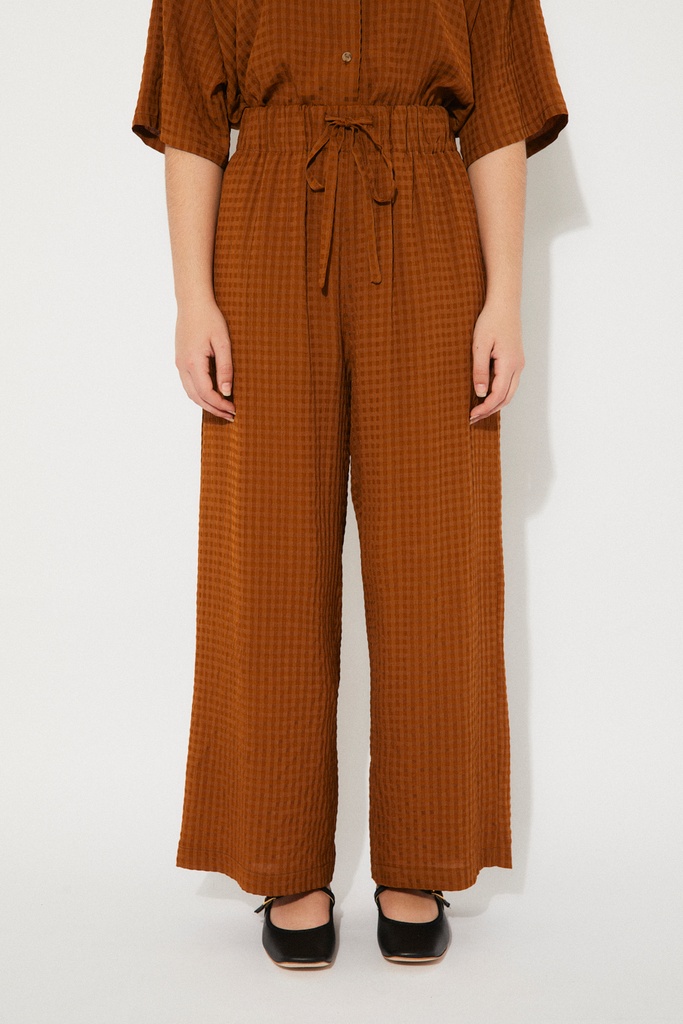 https://hotakaexchange.blob.core.windows.net/odoo/SS25%20LOW_WEB/2531-PA_Brown_Pants_CALYX_SS25_2.jpg