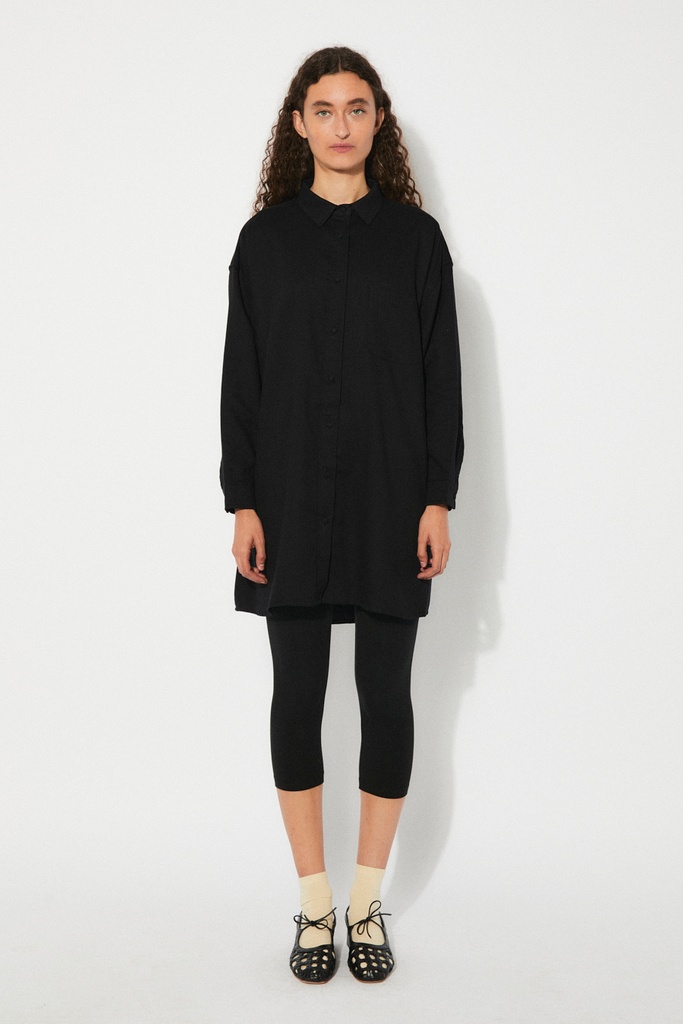 https://hotakaexchange.blob.core.windows.net/odoo/SS25%20LOW_WEB/2509-CM_Black_Shirt_MISO_SS25_3.jpg