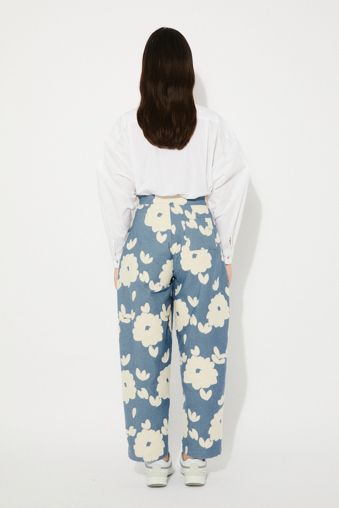 https://hotakaexchange.blob.core.windows.net/odoo/SS25%20LOW_WEB/2510F-PA_Flowers_Pants_PEONY_SS25_3.jpg
