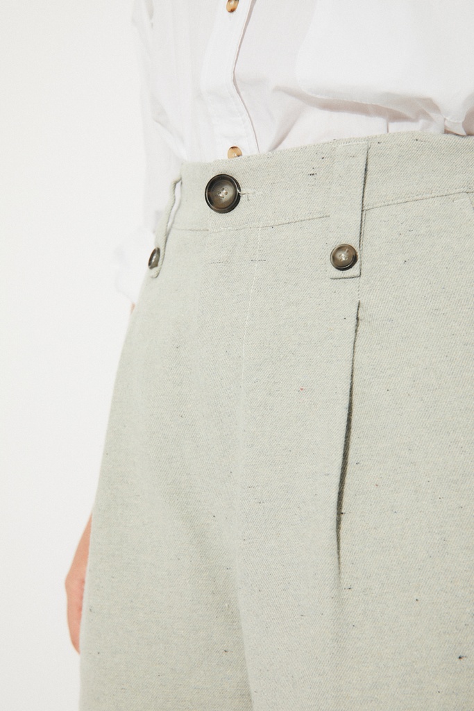 https://hotakaexchange.blob.core.windows.net/odoo/SS25%20LOW_WEB/2513-PA_Light Grey_Pants_KOMOREBI_SS25_3.jpg