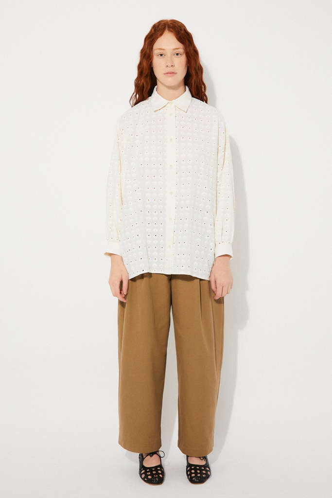 https://hotakaexchange.blob.core.windows.net/odoo/SS25%20LOW_WEB/2534-CM_Beige_Shirt_SEED_SS25_3.jpg