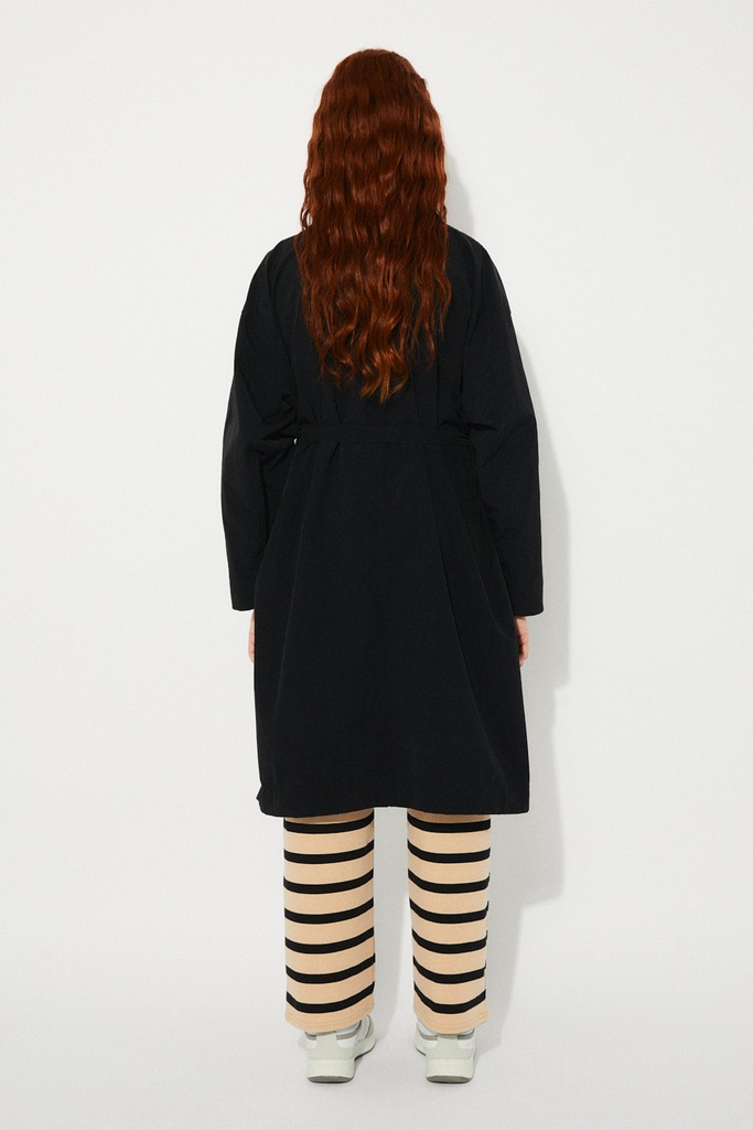 https://hotakaexchange.blob.core.windows.net/odoo/SS25%20LOW_WEB/2588-CHA_Black_Jacket_FUNGI_SS25_3.jpg