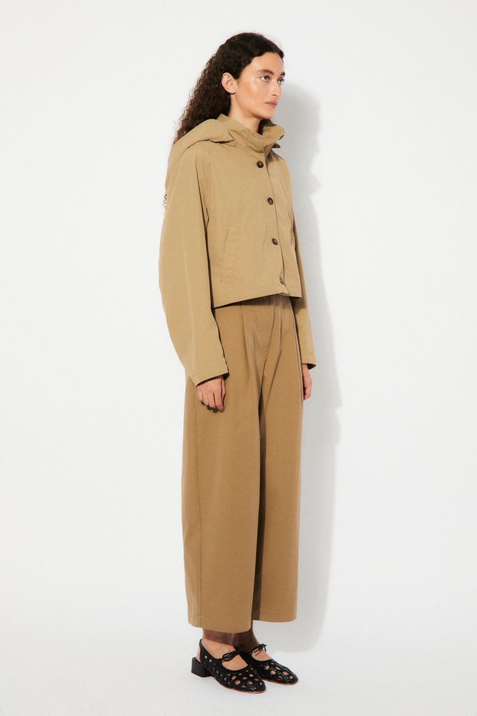 https://hotakaexchange.blob.core.windows.net/odoo/SS25%20LOW_WEB/2501-CHA_Brown_Jacket_ELYS_SS25_4.jpg