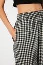 https://hotakaexchange.blob.core.windows.net/odoo/SS25%20LOW_WEB/2508C-PA_Black Gingham_Pants_CEP_SS25_4.jpg