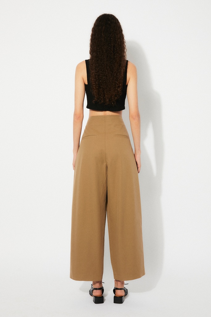 https://hotakaexchange.blob.core.windows.net/odoo/SS25%20LOW_WEB/2502-PA_Brown_Pants_FOAM_SS25_5.jpg