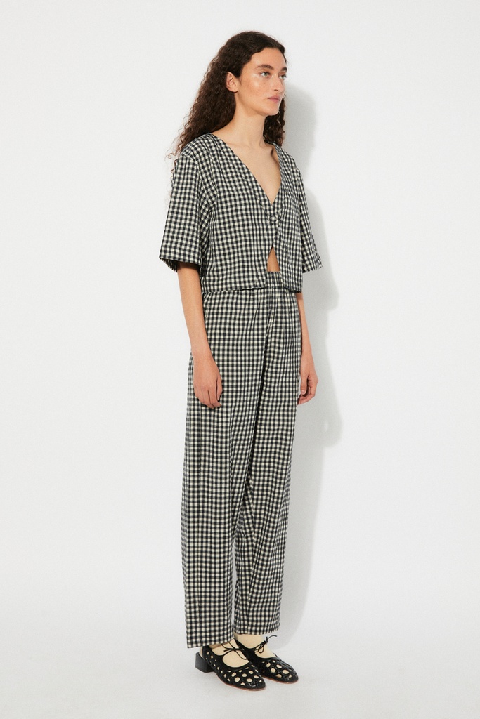 https://hotakaexchange.blob.core.windows.net/odoo/SS25%20LOW_WEB/2507C-TO_Black Gingham_Shirt_REISHI_SS25_5.jpg