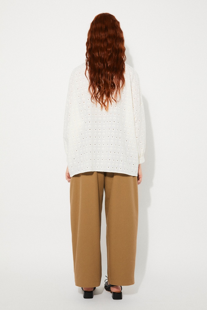 https://hotakaexchange.blob.core.windows.net/odoo/SS25%20LOW_WEB/2534-CM_Beige_Shirt_SEED_SS25_5.jpg