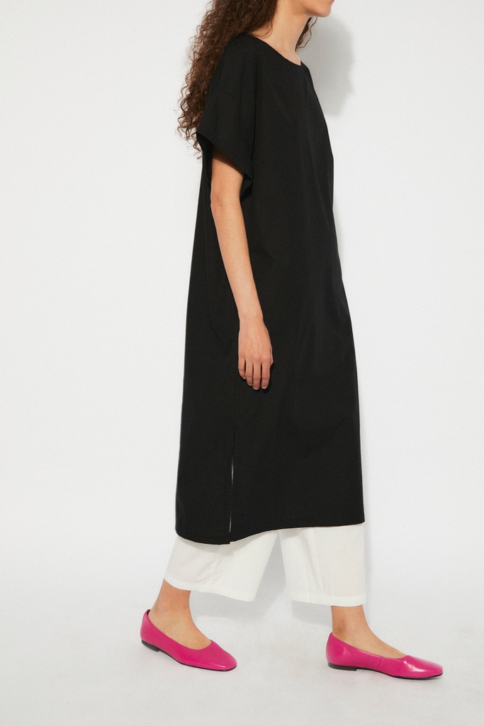 https://hotakaexchange.blob.core.windows.net/odoo/SS25%20LOW_WEB/2557-VE_Black_Dress_PETAL_SS25_15.jpg