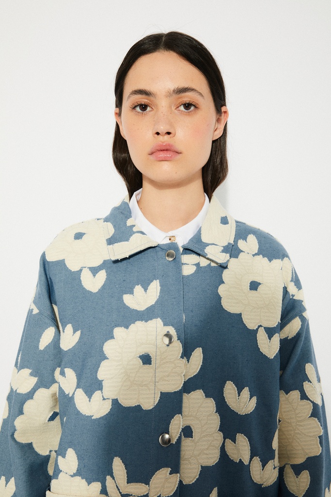 https://hotakaexchange.blob.core.windows.net/odoo/SS25%20LOW_WEB/2567F-CHA_Flowers_Jacket_VITRE_SS25_5.jpg