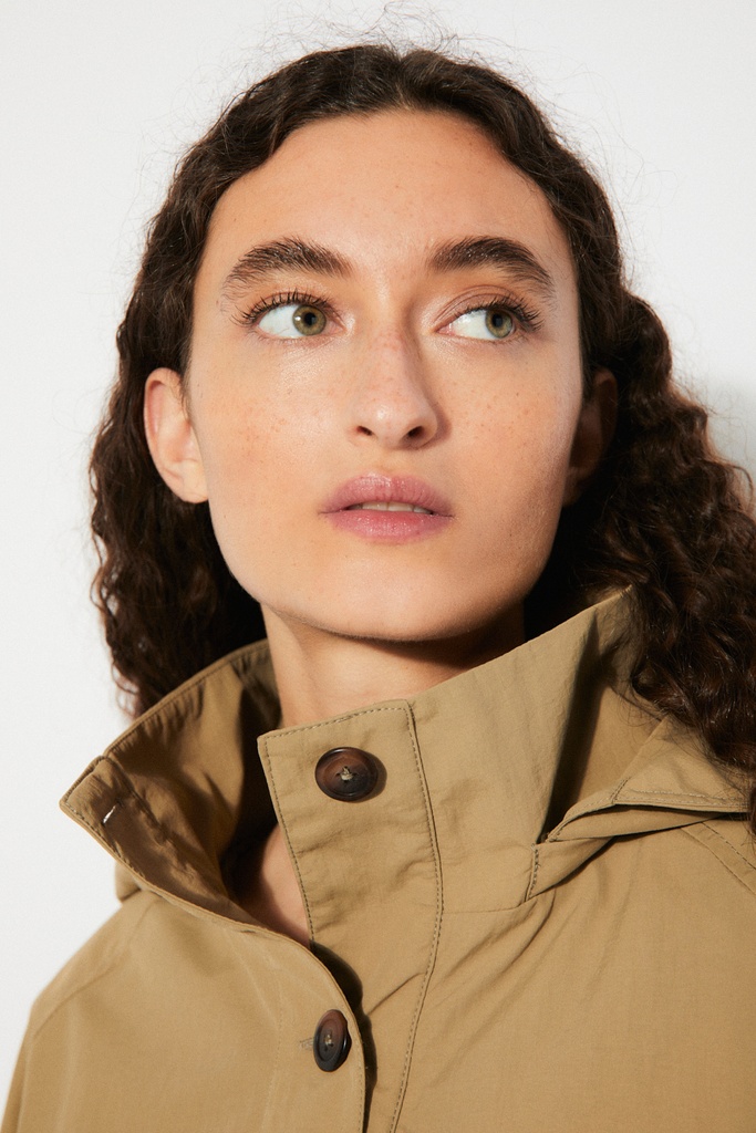 https://hotakaexchange.blob.core.windows.net/odoo/SS25%20LOW_WEB/2501-CHA_Brown_Jacket_ELYS_SS25_6.jpg