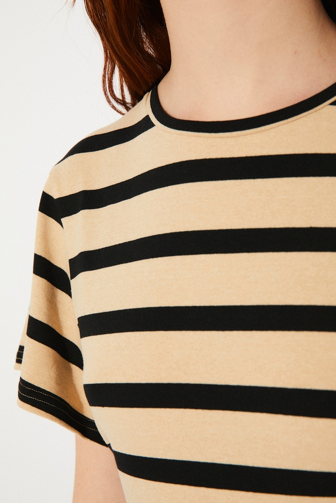 https://hotakaexchange.blob.core.windows.net/odoo/SS25%20LOW_WEB/2552-VE_Stripes_Dress_CAROLINE_SS25_10.jpg